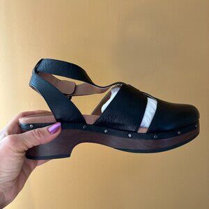 New Vionic Black Leather T-Strap Faye Clog Sandals